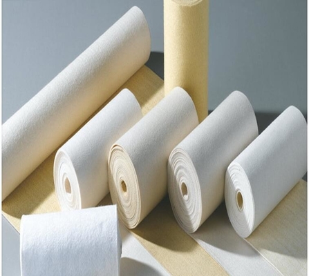 Un buen precio. Tela filtrante perforada aguja industrial no tejida del poliéster para el bolso 400gsm 450gsm 500gsm 550gsm 600gsm del colector de polvo en línea