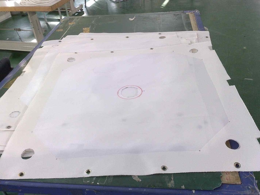 Un buen precio. Tela filtrante alcalina anti de la poliamida para la placa y el marco no tejidos en línea
