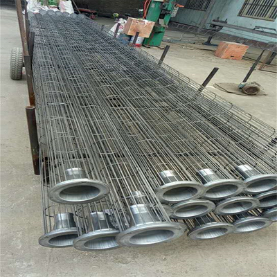 Un buen precio. Las colocaciones industriales del colector de polvo galvanizaron la jaula de acero del bolso de filtro en línea